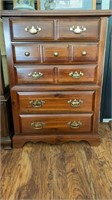 Beautiful Broyhill 5 drawer Dresser (High