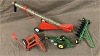 Tru scale & John Deere farm toys lot