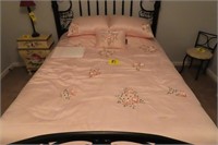 Bed Spread & Pillows