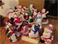 GROUPING: PLUSH SNOWMAN DECORATIONS