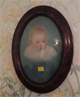 ANTIQUE OVAL PICTURE FRAME WITH BABY PICTURE