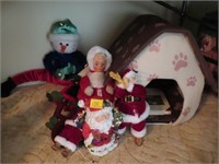 GROUPING: CHRISTMAS DECORATIONS AND DOGGY