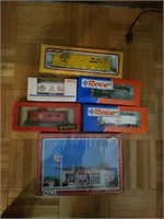 Group of 6 trains and accessories. 5 train cars