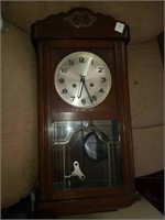 Mauthe clock does have pendulum and key