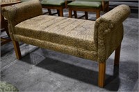 (1) Upholstered Bench