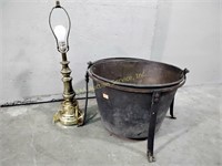 Cauldron, brass lamp - untested