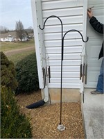 SHEPARD'S HOOK WITH WIND CHIMES