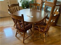 NICE ROUND DINING ROOM TABLE 4 CHAIRS W/LEAF
