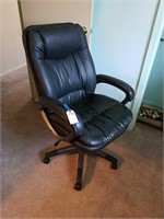 BLACK LEATHER ROLLING OFFICE CHAIR