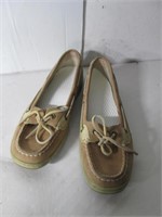 GENTLY USED LADIES SHOES SIZE 8M