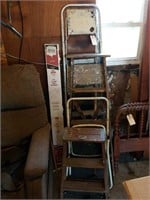 4 STEP LADDER/STOOLS & NEW IN BOX SHOP LIGHT