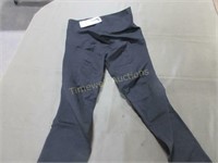 Hue shaping capri pants