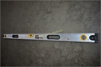 Level Stanley Fat Max # 43502 Approx. 4'