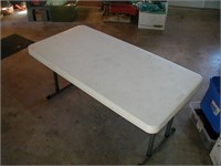 2'X4' folding adjustable table