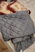 Very heavy "Zzzhen" weighted blanket and pillows