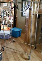 Portable collapsible clothing rack