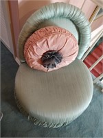 Fancy Round Hall Chair