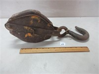 STURDY ANTIQUE PULLEY