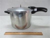 HANDY RETRO PRESTO PRESSURE COOKER