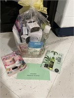 Avon Spa & Gift Basket