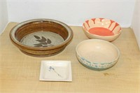 SELECTION OF SIGNED POTTERY BOWLS