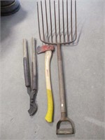 PRUNERS , AXE & MANURE FORK