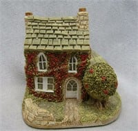 Holly Cottage Lilliput Lane Miniature Masterpiece