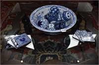 BLUE/WHITE LARGE BOWL W/ 10 BALLS AND 7 COASTERS