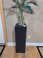 Pedestal & Vase