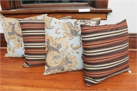 (4) Throw Pillows