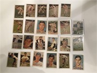 (23) 1957 Topps Baseball Cards