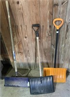3 Snow shovels
