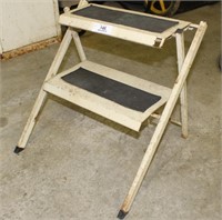 Belknap Metal Folding Step Ladder