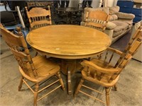 OAK TABLE WITH 4 CHAIRS (LEAF POPS OUT OF TABLE)