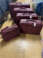 American Tourists Luggage Set.
