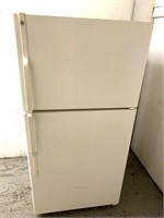 GE refrigerator/freezer 21.7 cuft