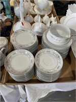 Fine porcelain China diane plates