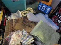 GROUP OF MISC LINENS (PLACEMATS, NAPKINS & MORE)