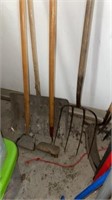 SNOW SHOVEL, PITCH FORK,MOP POLE AND HOE