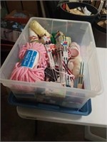 DIFFERENT TYPES OF YARN AND KNITTING NEEDLES