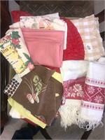 Misc linens, cloth napkins