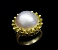 Vintage mabe pearl and yellow gold ring
