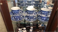 LOT OF 6 BLUE WILLOW CUPS AND SAUCERS