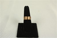 RING MARKED "SOLID GOLD" 4.5G TOTAL WEIGHT SIZE 7.