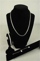 JEWELRY SET WITH CLEAR STONES (NECKLACE, BRACELET,