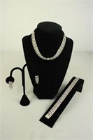 JEWELRY SET WITH CLEAR STONES (NECKLACE, BRACELET,