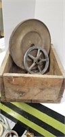 2 pulleys and wood box 14.5x11x6