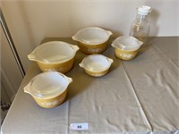 PYREX Butterfly Gold / White Bakers and Juicer
