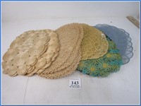 LARGE LOT OF PRETTY TABLE MATS - NICE SETS