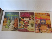 3 Wilton Cake Decorating Books